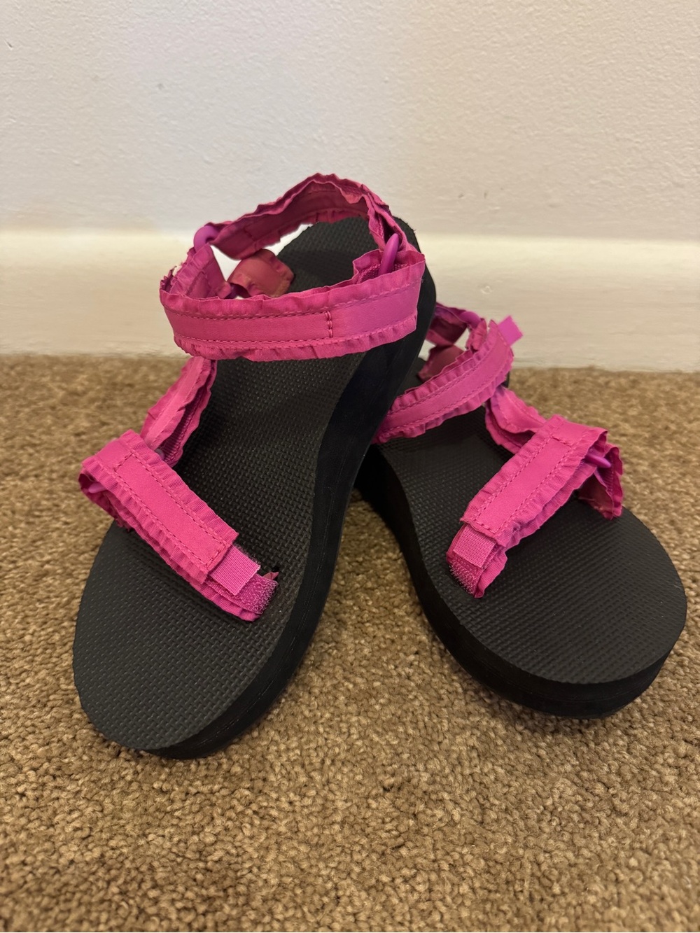 Teva Hot Pink Ruffle Midform Universal